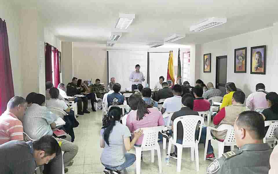 Autoridades niegan presencia de grupos armados