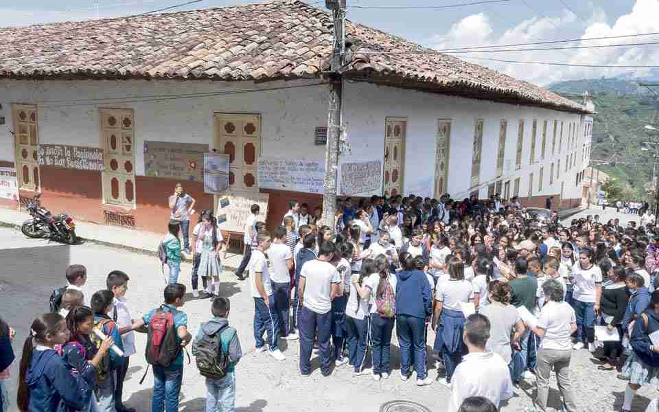 NOTA-1-FOTO-1-COLEGIO