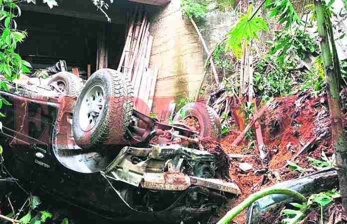 Se fueron al abismo en camioneta