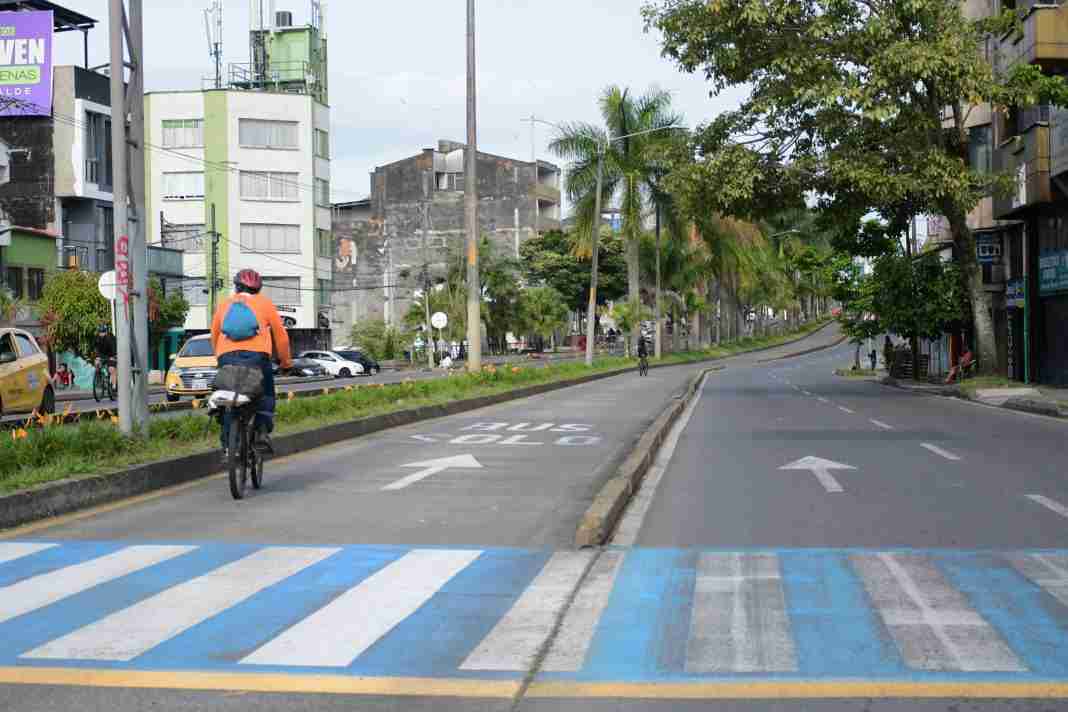 Ver la avenida 30 de Agosto con muy pocos vehículos, fue gratificante para la ciudadanía, solo presenta este panorama cuando hay jornada del Día sin Carro y sin Moto, durante la pandemia o en las Vías Activas.