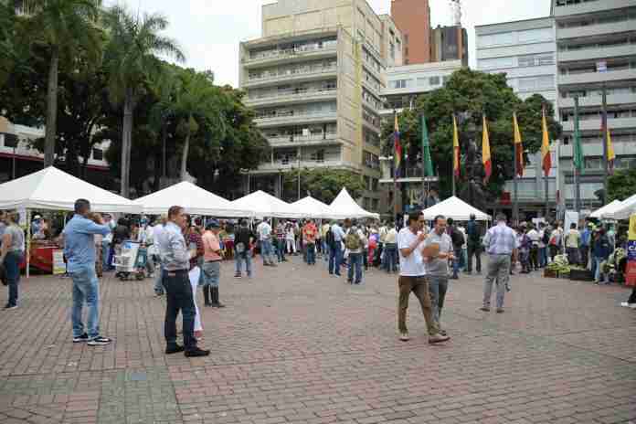 Recuperar la confianza perdida es uno de los grandes retos de los políticos, su baja credibilidad en Colombia y el área metropolitana de Pereira es muy alta y parece que cada vez crece más.