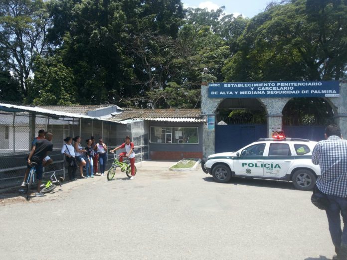 Dos reclusos muertos y siete en delicado estado de salud por ingerir bebida artesanal en cárcel de Palmira
