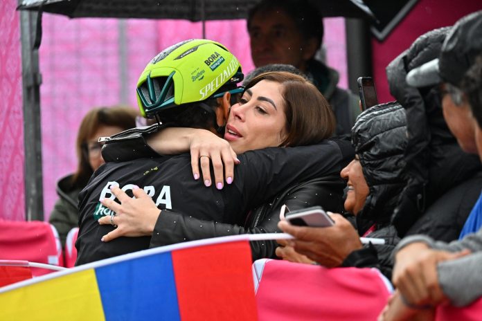Daniel Felipe Martínez se asegura el segundo lugar en el Giro de Italia