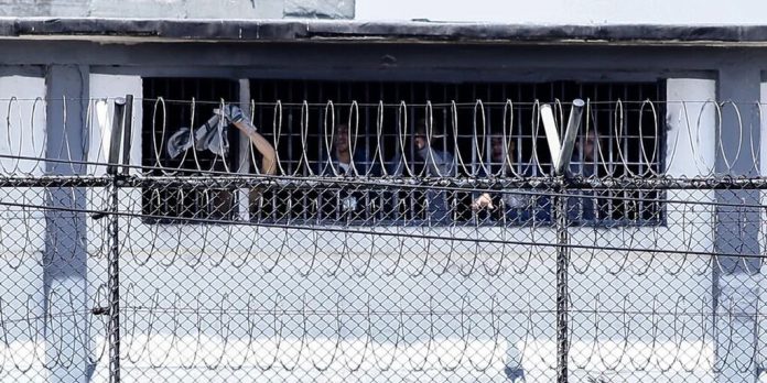 Amotinamiento en la Cárcel La Modelo de Bogotá por Traslados de ‘Caciques’ de los Patios 4 y 5