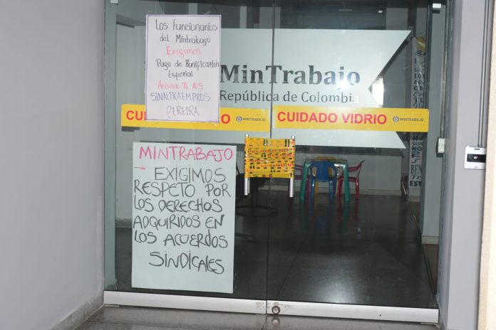 Paro indefinido de sindicatos del Ministerio del Trabajo en Colombia