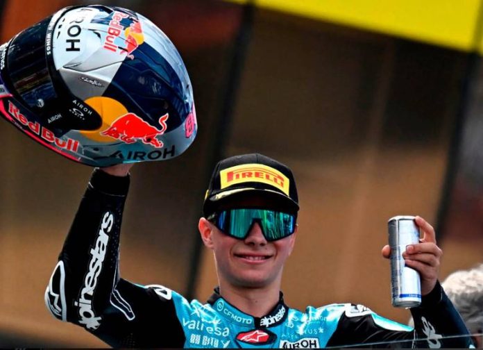 David Alonso gana en Cataluña y se sube al liderato del mundial de Moto3