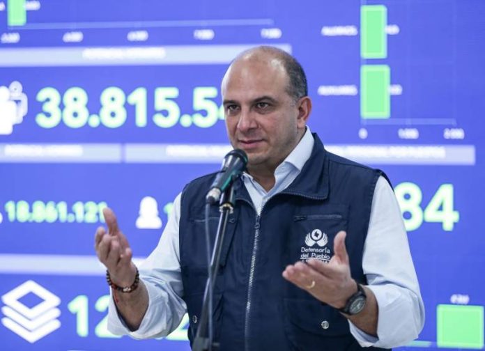Renuncia el Defensor del pueblo Carlos Camargo