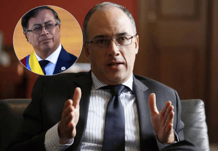 Exministro de Hacienda advierte sobre posible "quiebra del Estado" con reforma promovida por Petro