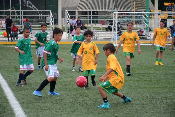 Niños y niñas de Pereira, juegan su propio ‘Mundialito’