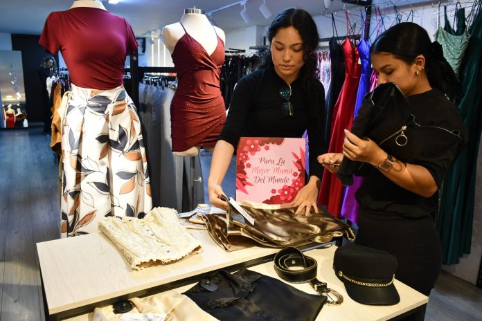 Descuentos, prima y fútbol: la fórmula para reactivar las ventas