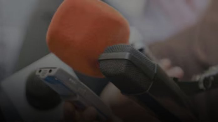 FLIP denuncia amenazas contra cuatro periodistas en Antioquia; señalan presunta intimidación del Clan del Golfo