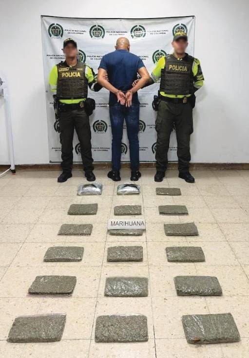Lo pillaron con 10 kilos de marihuana en un bus